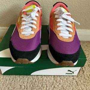 Women puma tennis shoes